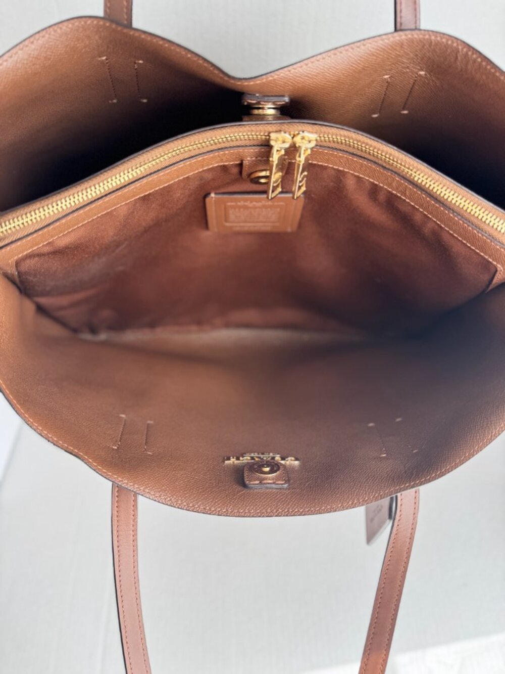 Coach Avenue Carryall Large Signature Canvas Tote Bag - Brown Pre-owned - Picture 7 of 9